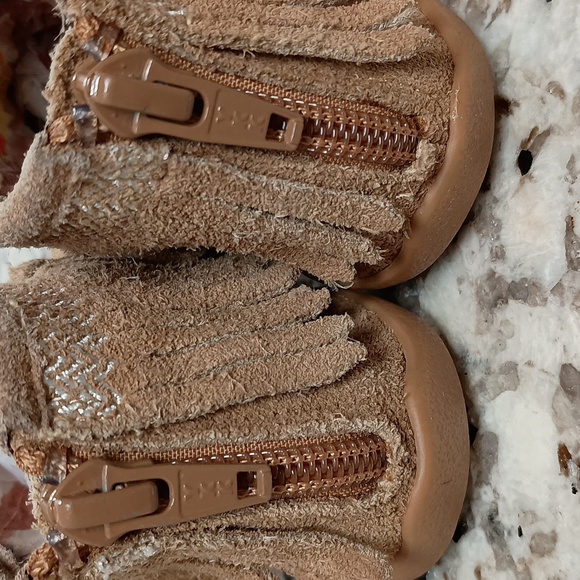 Tucker + Tate Kids Fringe Booties Size 4 M Leather Hard Outer Sole Brown Suede. - Picture 3 of 5